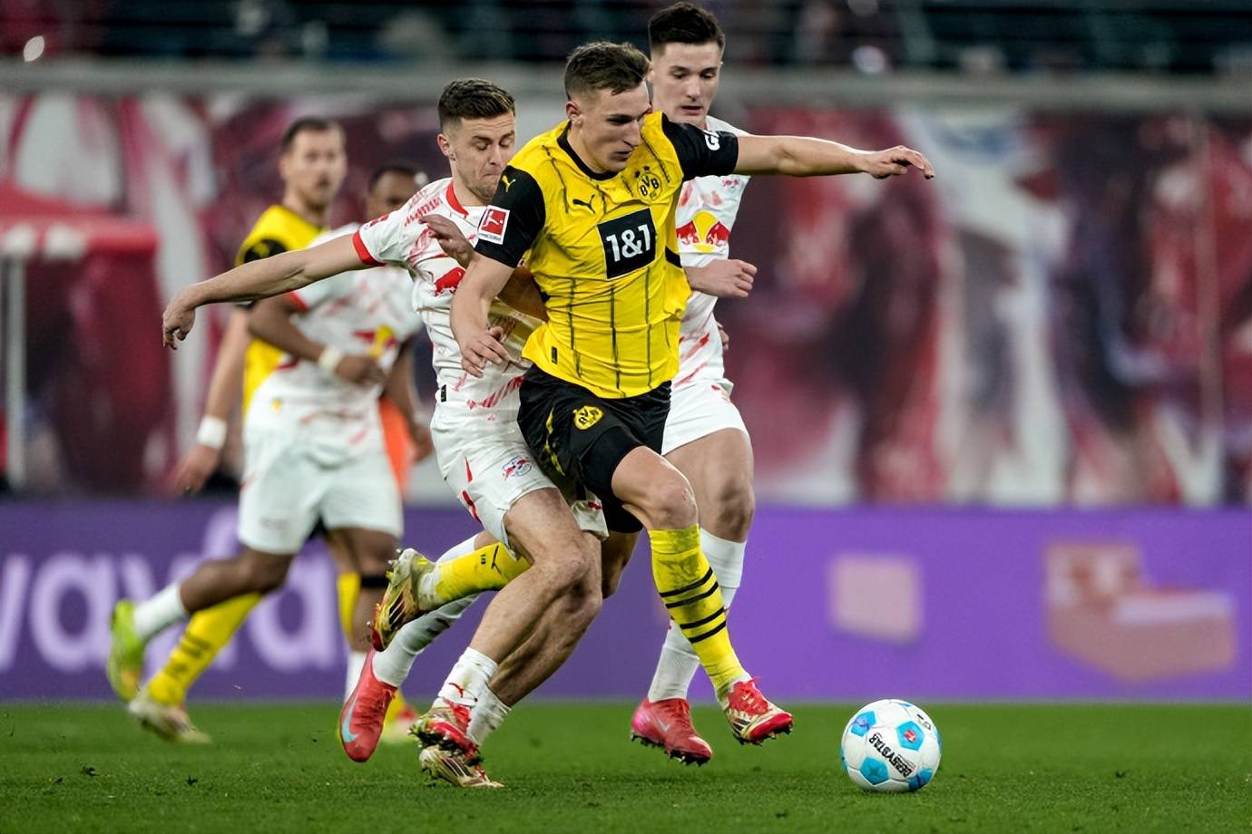 包含国际比赛日德甲焦点战；费城76人伤情更新；压力陡增；细节决定成败的词条